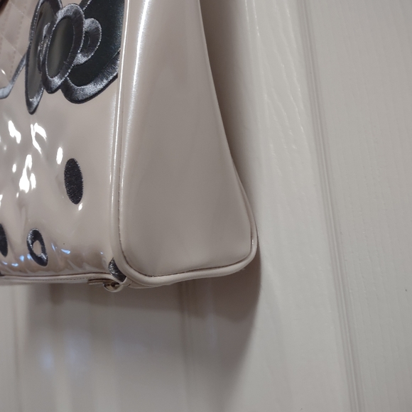 Hello Kitty Quilted Look Peal/white Color NWT - Picture 5 of 16